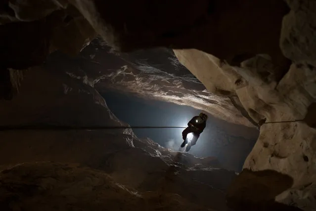 Fabien Hoblea, from CNRS jugging up a rope in anewly discovered cave passage in Fengshan, Guangxi province, China. (Photo by Francois-Xavier De Ruydts/Caters News)