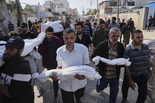 Palestinian carry the bodies of their relatives including children who were killed in an Israeli army airstrike in Deir al-Balah, Gaza, Wednesday, May 21, 2025. (Photo by Abdel Kareem Hana/AP Photo)