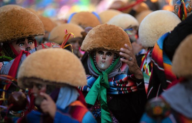 Dancers perform during the celebration of the “Parachicos” traditional festivity in Chiapa de Corzo, Chiapas State, Mexico on January 20, 2022. The “Parachicos” is a celebration with pre-Hispanic origins, according to the municipality of Chiapa de Corzo. (Photo by Hector Quintanar/AFP Photo)