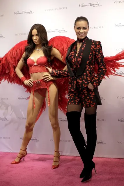 Victoria's Secret model Adriana Lima poses with her Madame Tussaud's wax likeness at a reveal event at the Victoria’s Secret store in Herald Square in the Manhattan borough of New York November 30, 2015. (Photo by Brendan McDermid/Reuters)