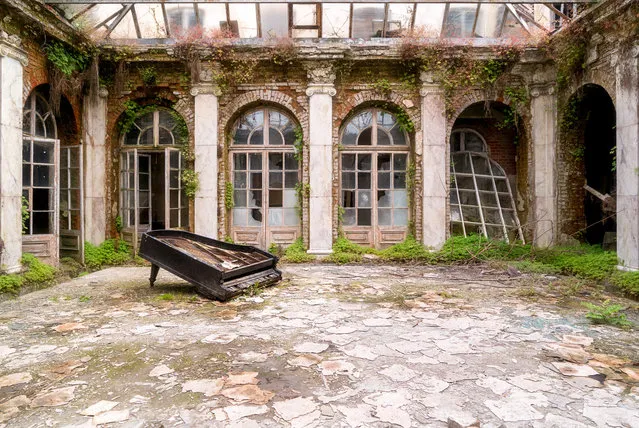 A piano abandoned in a house in Poland. (Photo by Roman Robroek/South West News Service)