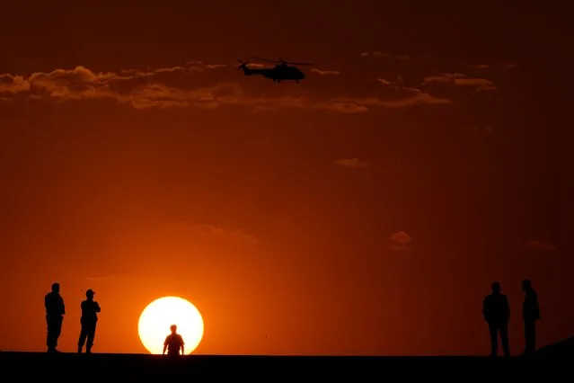 Security personnel guard the Planalto presidential palace at sunset, a day ahead of independence day celebrations in Brasilia, Brazil, Monday, September 6, 2021. (Photo by Eraldo Peres/AP Photo)