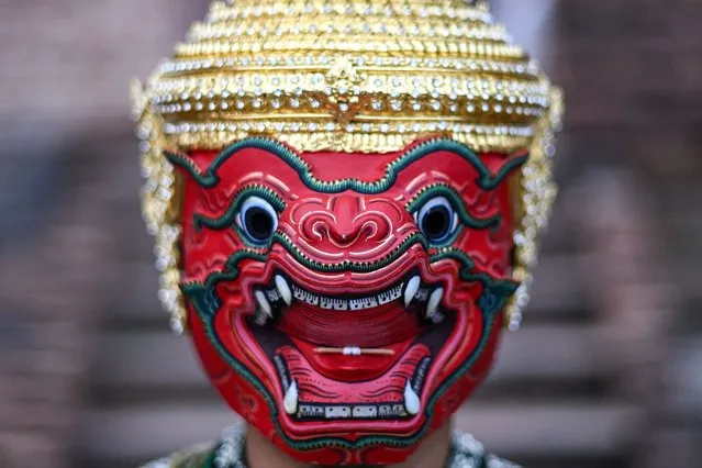 A Thai artist wearing traditional mask poses before the start of a popular “Khon” theatrical dance performance showcasing the story of the epic Ramayana, at the 17th century Wat Chaiwatthanaram temple in the ancient capital of Ayutthaya, a UNESCO world heritage site north of Bangkok on March 9, 2024. (Photo by Manan Vatsyayana/AFP Photo)