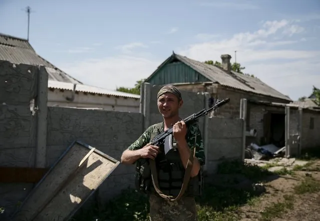 A member of the Ukrainian armed forces patrols in the town of Maryinka, eastern Ukraine, June 5, 2015. Ukraine's president told his military on Thursday to prepare for a possible "full-scale invasion" by Russia all along their joint border, a day after the worst fighting with Russian-backed separatists in months.  REUTERS/Gleb Garanich