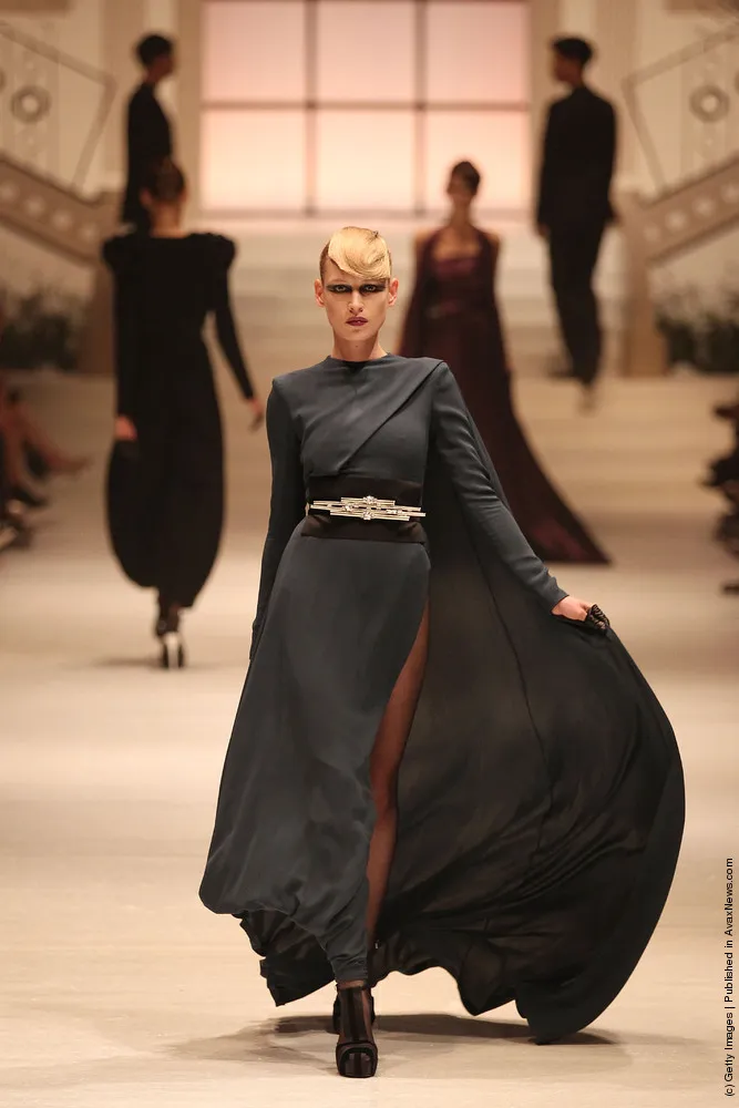 Women's Fashion Week Haute Couture 2011: Stephane Rolland Catwalk
