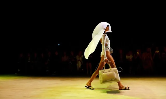 A model presents a creation by Australian label Ginger & Smart during the Mercedes-Benz Fashion Week Australia in Sydney, Australia, 16 May 2016. The show runs from 15 to 20 May 2016. (Photo by Tracey Nearmy/EPA)