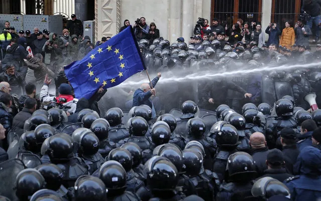 Riot police disperse opposition supporters during a protest rally in front of the parliament building in Tbilisi, Georgia, 18 November 2019. Georgian opposition demands extraordinary parliamentary elections in Georgia. (Photo by Zurab Kurtsikidze/EPA/EFE)