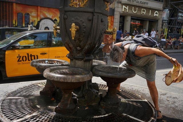 A tourist cools herself in a fountain amid a heatwave at Las Ramblas in Barcelona, while Europe is on red alert as heatwaves bring health warnings, Spain on July 19, 2023. (Photo by Bruna Casas/Reuters)