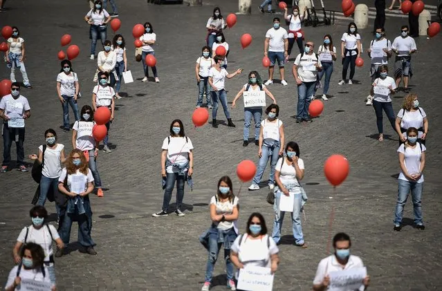 Nurses stage a flashmob protest over contracts, wages, precarious employment and job rights on June 15, 2020 on Piazza del Popolo in Rome, as the country eases its lockdown aimed at curbing the spread of the COVID-19 infection, caused by the novel coronavirus. (Photo by Filippo Monteforte/AFP Photo)