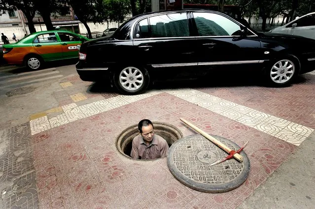 Doing repair work in and under the streets of Xi'an. (Photo by Mark Edelson/The Palm Beach Post)