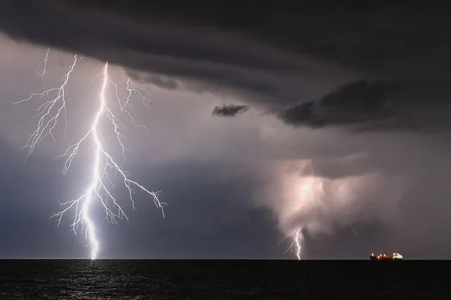 Lightning in the skies of the Roman coast, due to bad weather in Ostia, Italy, 04 September 2022. (Photo by Emanuele Valeri/EPA/EFE)