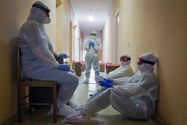 Medical workers wait in a corridor at the Priboi health resort, which has been repurposed as a hospital to admit COVID-19 patients in Yevpatoria, Crimea, Russia on October 29, 2020. (Photo by Sergei Malgavko/TASS)