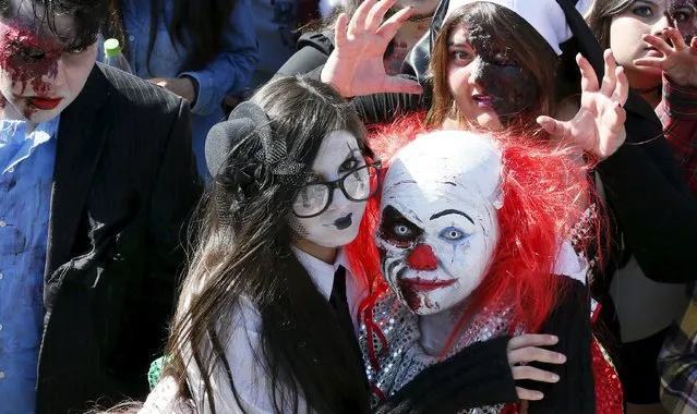 Revellers take part in a zombie parade to celebrate Halloween in Vina del Mar,  October 31, 2015. (Photo by Rodrigo Garrido/Reuters)
