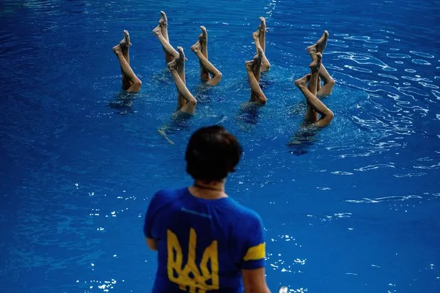 Ukrainian Olympic artistic swimmers take part during a training in Kyiv on April 6, 2023, amid the Russian invasion of Ukraine. When Russia invaded last February, Ukraine's Olympic artistic swimmers Maryna and Vladyslava Aleksiiva received a barrage of messages from Russian athletes, reassuring them Moscow's forces were actually coming to their aid. But as Russian missiles rained down on their home city of Kharkiv, the 21-year-old twins fled, upending their training regimes and piling the stress of war on the athletes hoping to steal gold at the upcoming Games in Paris. (Photo by Dimitar Dilkoff/AFP Photo)
