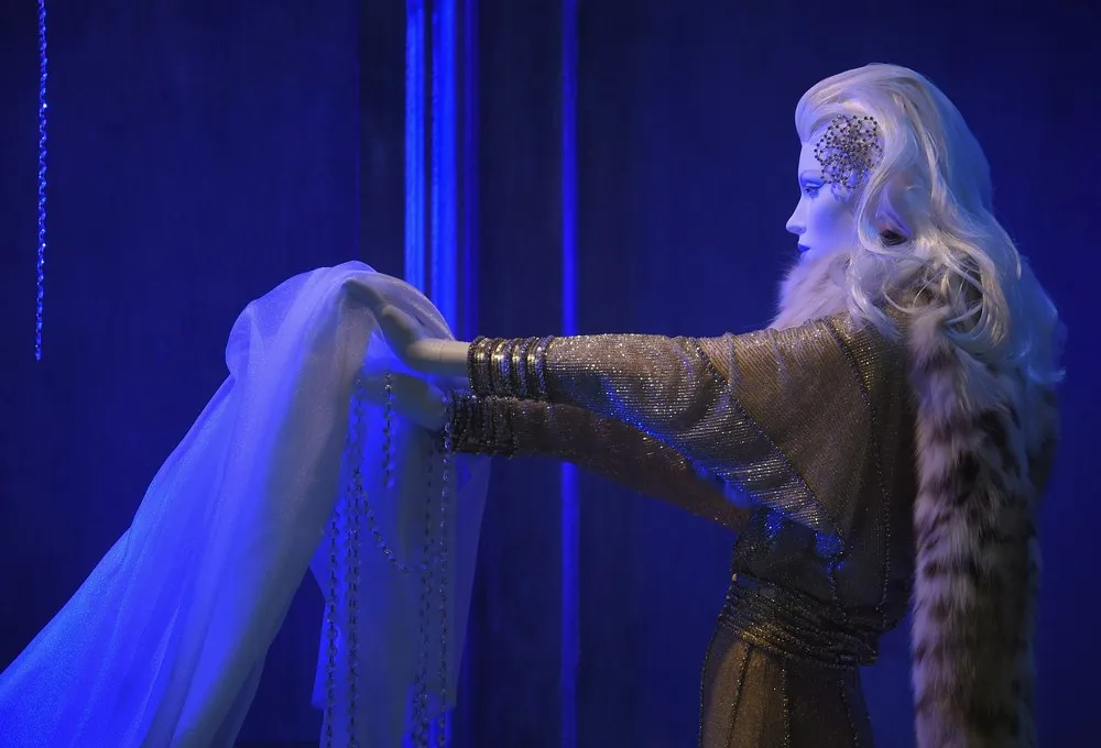 Holiday Shopping Windows in New York