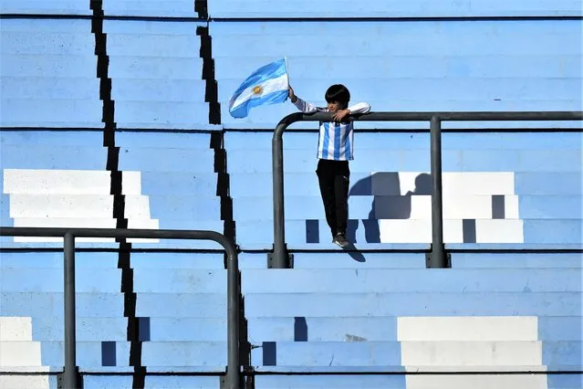 An Argentina soccer fan waits for a FIFA U-20 World Cup round of 16 soccer match against Nigeria to start at Bicentenario stadium in San Juan, Argentina, Wednesday, May 31, 2023. (Photo by Natacha Pisarenko/AP Photo)