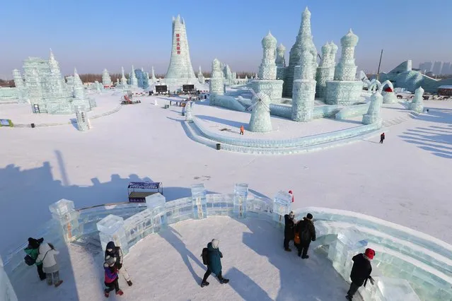 Visitors view the ice sculptures at Harbin Ice and Snow Festival in Harbin City, China, January 4, 2016. (Photo by Wu Hong/EPA)
