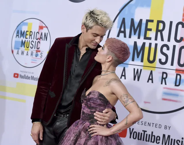 G-Eazy, left, and Halsey arrive at the American Music Awards on Tuesday, October 9, 2018, at the Microsoft Theater in Los Angeles. (Photo by Jordan Strauss/Invision/AP Photo)