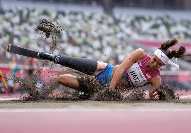 In this handout photo from the Olympic Information Services (OIS) of the International Olympic Committee (IOC) taken and released on August 28, 2021, Beatriz Hatz of the USA compete in the athletics women's long jump -T64 at the Olympic Stadium during the Tokyo 2020 Paralympic Games in Tokyo. (Photo by Thomas Lovelock/OIS/IOC/AFP Photo)