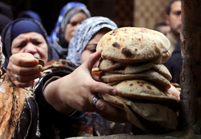 A woman buys bread at a bakery in Cairo, Egypt, January 8, 2015. (Photo by Mohamed Abd El Ghany/Reuters)