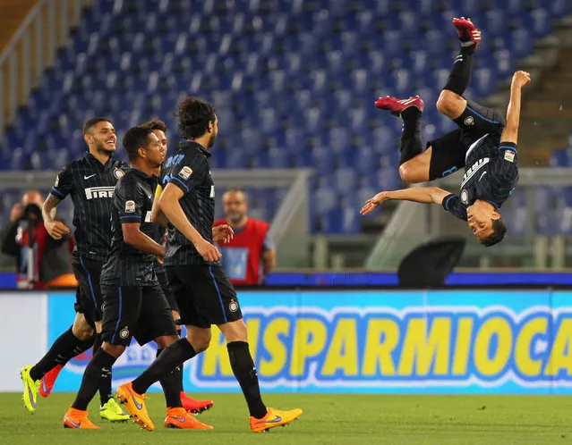 Anderson Hernanes (R) of FC Internazionale Milano celebrates after scoring the team's first goal during the Serie A match between SS Lazio and FC Internazionale Milano at Stadio Olimpico on May 10, 2015 in Rome, Italy. (Photo by Paolo Bruno/Getty Images)