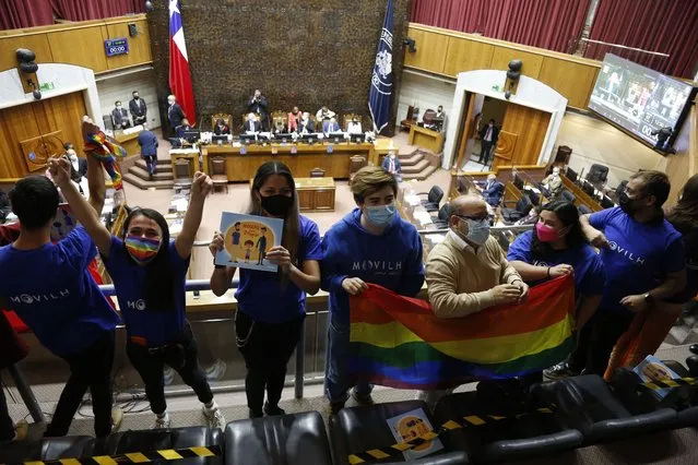 Members of different social movements celebrate in the Senate after the passing of a bill to legalize same-sеx marriage in Chile, at the National Congress in Valparaiso, Chile, on December 7, 2021. Chile's congress on Tuesday approved a long-awaited bill to legalize same-sеx marriage, joining just a handful of countries in majority Catholic Latin America with similar laws. The measure has the support of President Sebastian Pinera, who must sign it into law, and will also enable married same-sеx couples to adopt children. (Photo by Dedvi Missene/AFP Photo)