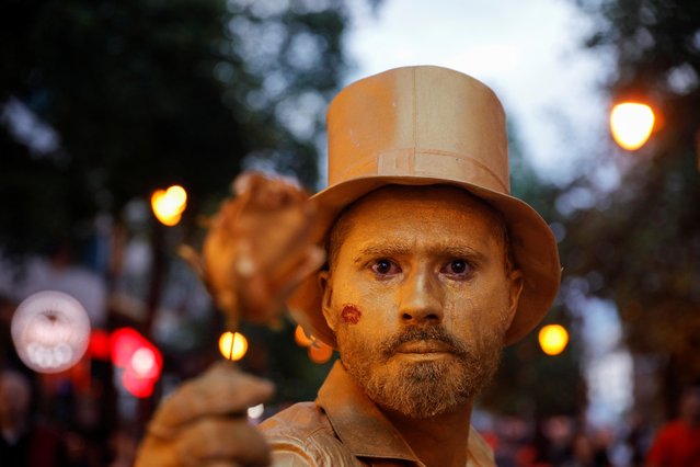 An artist performs during the festival of living statues named “High speed of standing” in Skopje, North Macedonia, May 19, 2023. (Photo by Ognen Teofilovski/Reuters)