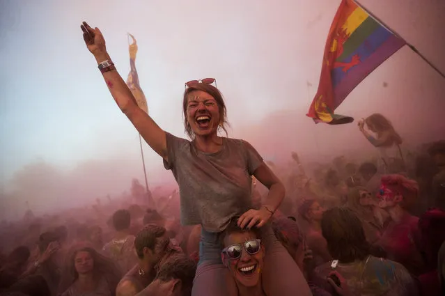 Festival goers participate in a color party at the 25th Sziget (Island) Festival on Shipyard Island, Northern Budapest, Hungary, 15 August 2017. The festival is one of the biggest cultural events of Europe offering art exhibitions, theatrical and circus performances and above all music concerts over eight days. Performers from over 52 countries will entertain nearly 500 thousands visitors during the event. (Photo by Marton Monus/EPA)