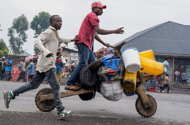Internally displaced civilians from the camps in Munigi and Kibati, use a tshukudu (a two-wheeled wooden handmade vehicle) to transport their belongings as they flee following the fight between M23 rebels and the Armed Forces of the Democratic Republic of the Congo (FARDC), in Goma, eastern Democratic Republic of Congo, on January 26, 2025. (Photo by Aubin Mukoni/Reuters)