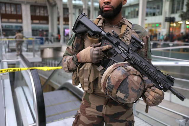 A French soldier of the Sentinelle security operation stands guard in front of a security perimeter after a knife attack at Paris's Gare de Lyon railway station, a major travel hub, on February 3, 2024. Police said that the suspected attacker had been arrested and that the motives behind the attack were unclear. The 8:00 am (0700 GMT) attack left one person with serious injuries while two others were lightly wounded. (Photo by Thomas Samson/AFP Photo)