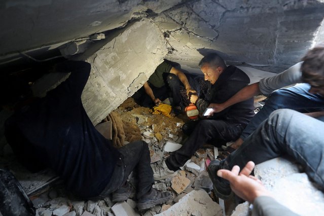 Palestinians search for casualties at the site of an Israeli strike on a house in Jabalia, in the northern Gaza Strip on May 23, 2025. (Photo by Mahmoud Issa/Reuters)