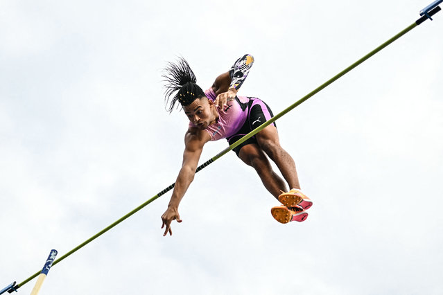 Greece's Emmanouil Karalis competes in the men's pole vault final of the World Athletics Diamond League athletics meeting “Weltklasse” on Sechselautenplatz in Zurich, on August 27, 2025. (Photo by Fabrice Coffrini/AFP Photo)