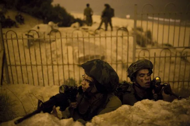 Israeli soldiers take part in a night-time drill on the shore of the Mediterranean sea near the southern city of Ashdod November 5, 2015. (Photo by Amir Cohen/Reuters)