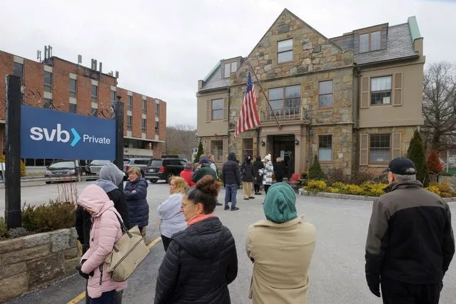 Customers wait in line outside a branch of the Silicon Valley Bank in Wellesley, Massachusetts, U.S., March 13, 2023. (Photo by Brian Snyder/Reuters)