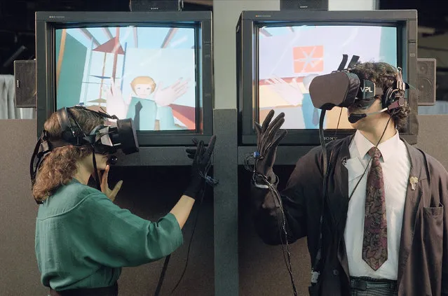 Two people demonstrate the EyePhone system which uses special goggles and a “DataGlove” which allows them to see and move objects around in a computer created environment. The EyePhone, developed by VPL Research, is on display at the Texpo Telecommunications Show being held in San Francisco on June 7, 1989. (Photo by Jeff Reinking/AP Photo)