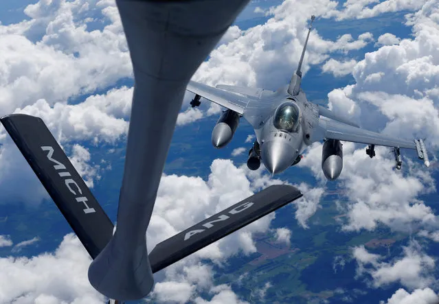 A U.S. Air Force F-16 fighter approaches a KC-135 aerial refueling aircraft during the U.S. led Saber Strike exercise in the air over Estonia June 6, 2018. (Photo by Ints Kalnins/Reuters)