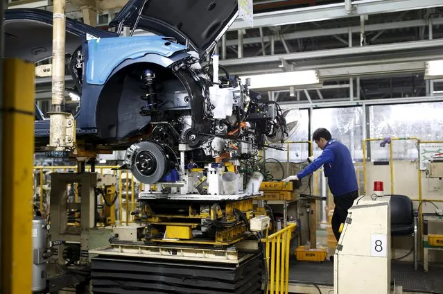 A worker works at an assembly line of Hyundai Motor's plant in Asan, South Korea, January 27, 2016. (Photo by Kim Hong-Ji/Reuters)