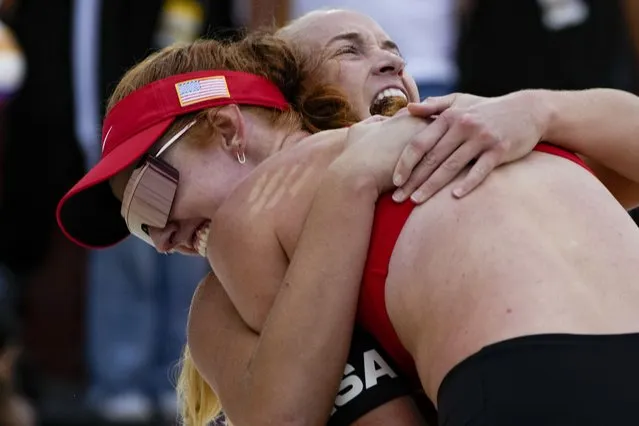 Kelly Cheng, front, and Sara Hughes, of the United States, celebrate after defeating Ana Patricia Silva Ramos and Eduarda “Duda” Santos, of Brazil, in the women's Beach Volleyball World Cup final match in Tlaxcala, Mexico, Sunday, October 15, 2023. (Photo by Fernando Llano/AP Photo)