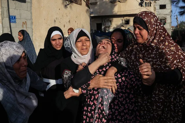 Women react during the funeral of the Faojo family, killed in Israeli bombing on Rafah in the southern Gaza Strip on November 11, 2023, as battles between Israel and the Palestinian Hamas movement continue. (Photo by Said Khatib/AFP Photo)