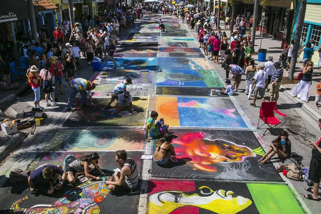 Artists create on Lake Avenue. (Photo by Greg Lovett/The Palm Beach Post)