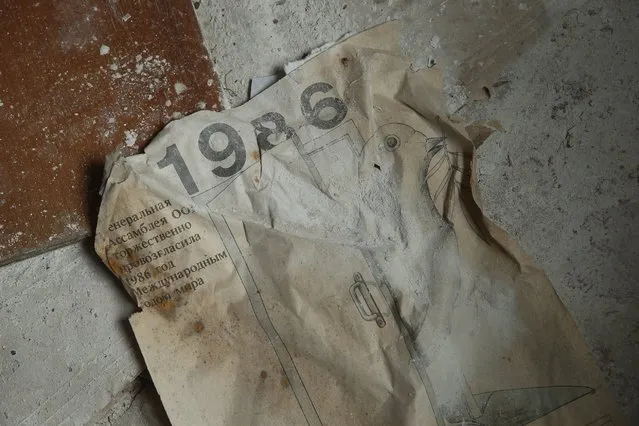 A calendar from the year 1986 lies on the floor of a former hospital, April 9, 2016, in Pripyat, Ukraine. Pripyat was built in the 1970s as a model Soviet city to house the workers and families of the Chernobyl nuclear power plant. Authorities evacuated approximately 43,000 people from Pripyat in the days following the disaster and the city has remained abandoned ever since. (Photo by Sean Gallup/Getty Images)