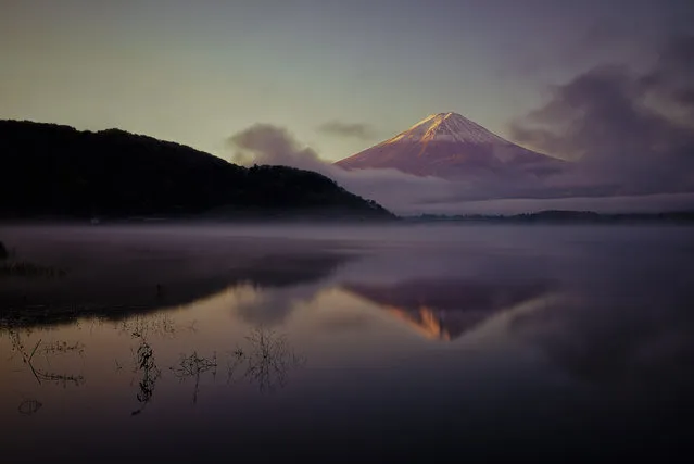 “Beautiful Morning”. I had been to this spot for three consecutive mornings and captured the best shot this morning. The water surface was calm and interesting clouds appeared. The Fujigoko area became much colder in November and the air also became clearer. Photo location: Kawaguchiko, Yamanashi, Japan. (Photo and caption by Yuga Kurita/National Geographic Photo Contest)
