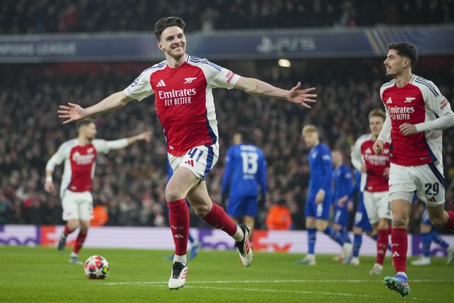 Arsenal's Declan Rice, centre, celebrates after scoring his side's opening goal during the Champions League soccer match between Arsenal and Dinamo Zagreb at the Emirates stadium in London, Wednesday, January 22, 2025. (Photo by Kin Cheung/AP Photo)