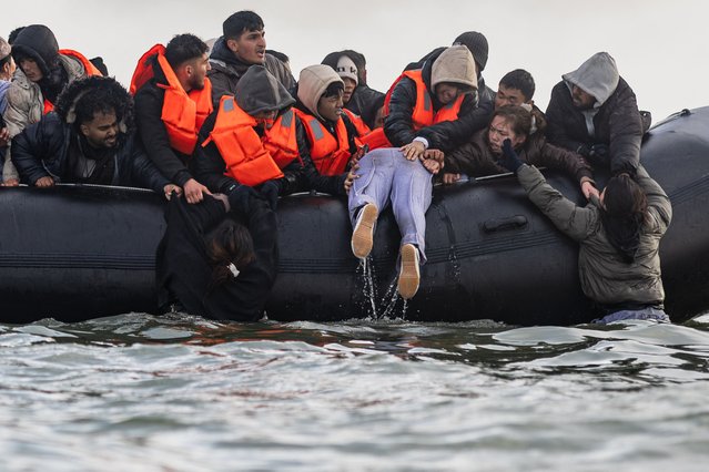 Migrants board a smuggler's boat in an attempt to cross the English Channel, off the beach of Gravelines, north of France, on March 26, 2025. (Photo by Sameer Al-Doumy/AFP Photo)