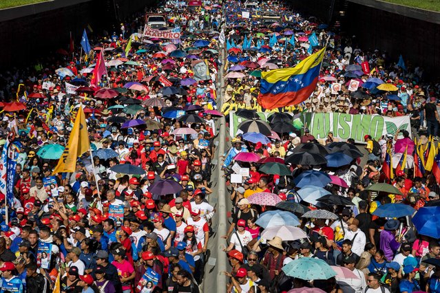 Supporters of the Venezuelan government participate in a campaign closing ceremony in Caracas, Venezuela, 22 May 2025. Chavismo declared victory early ahead of the 25 May elections, facing a smaller opposition group that split from the main anti-Chavista coalition and chose to run to “defend the vote”. (Photo by Miguel Gutierrez/EPA)
