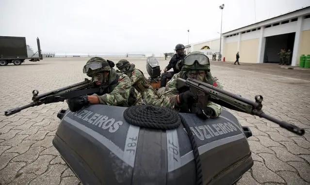 NATO soldiers participate in NATO Exercise Trident Juncture in Troia, near Setubal, Portugal November 5, 2015. Some 36,000 personnel from more than 35 nations, including all NATO allies are participating in Exercise Trident Juncture 2015 which spans Italy, Portugal and Spain, including their adjacent waters and airspace, from October 21 to November 6. (Photo by Rafael Marchante/Reuters)