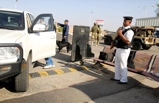 Police inspects cars entering the airport of the Red Sea resort of Sharm el-Sheikh, November 7, 2015. (Photo by Asmaa Waguih/Reuters)