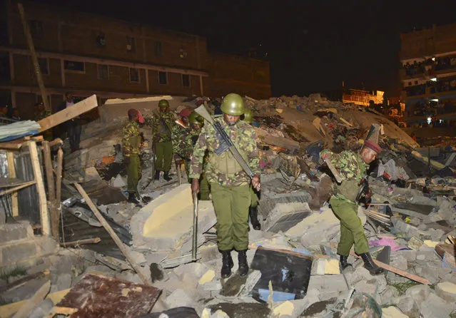 Kenya Para military soldiers search for survivors of a multi-storey building collapse in the capital Nairobi, Kenya Sunday, January 4, 2015. (Photo by AP Photo)