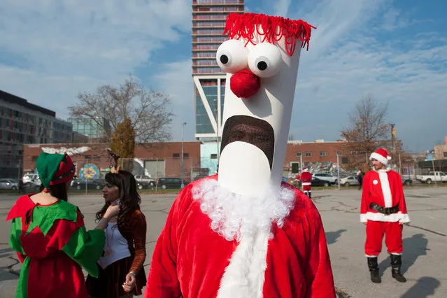 A man dressed as Beeker the Muppet as a Santa waits for the start of the annual SantaCon pub crawl December 12, 2015 in the Brooklyn borough of New York City. (Photo by Stephanie Keith/Getty Images)