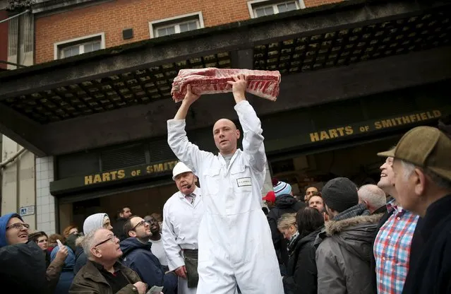 Butchers sell their remaining produce of the year at discounted prices during the traditional Christmas Eve auction at Smithfield's market in London  December 24, 2015. (Photo by Neil Hall/Reuters)